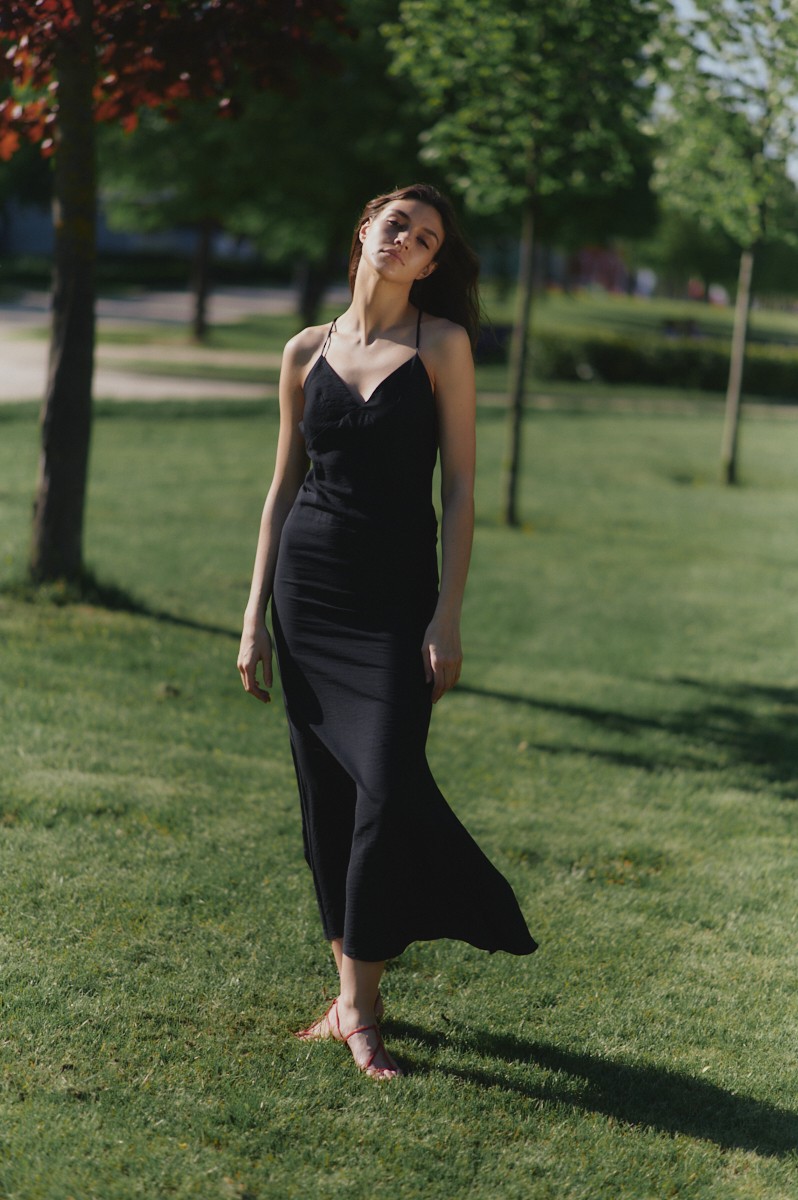 Dress with ties on the back black